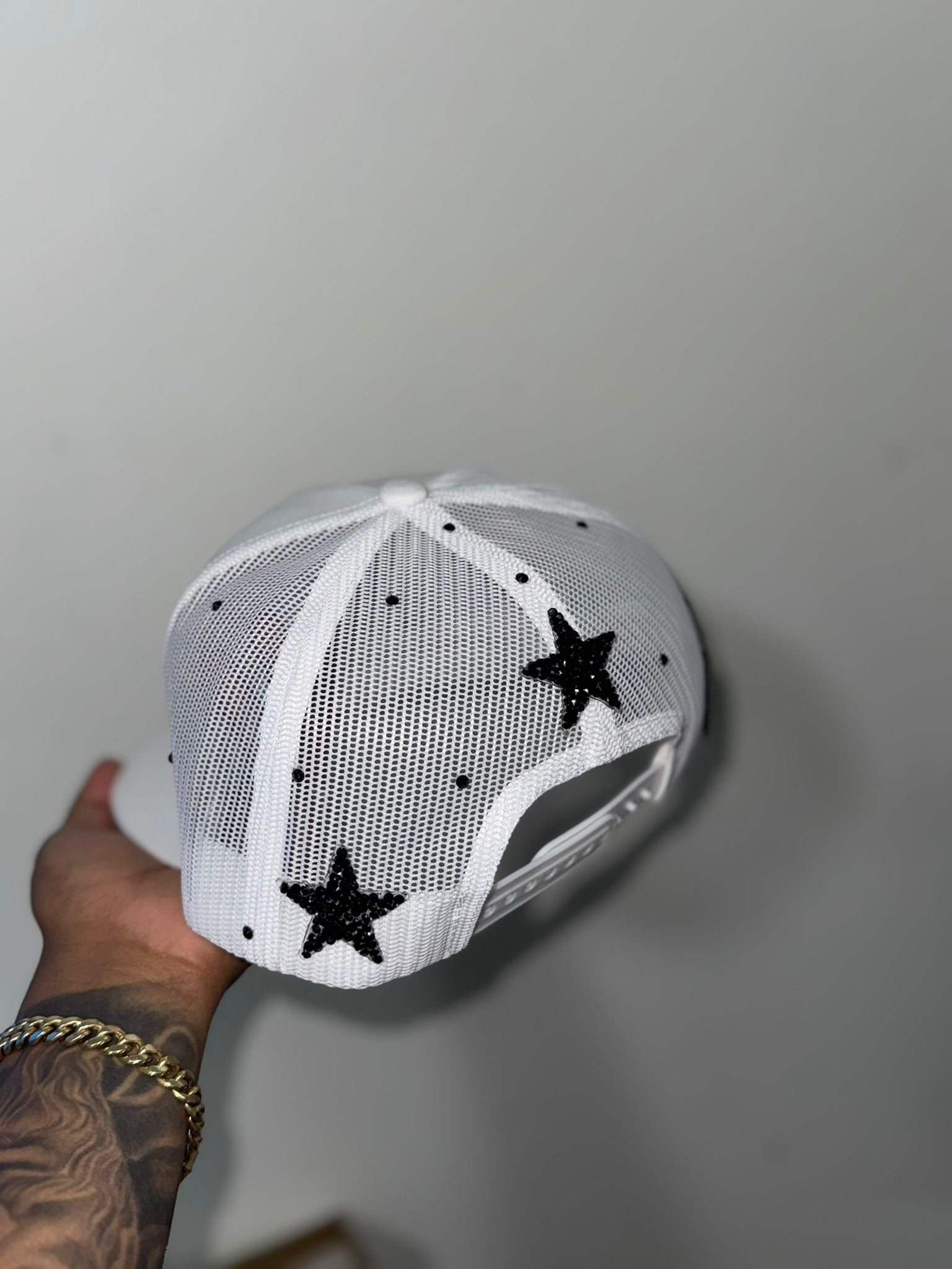 2SS DESIGNER WHITE AND BLACK HATS